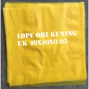 Kantong plastik LLDPE Ori Kuning uk.40 X 40 X 0.05